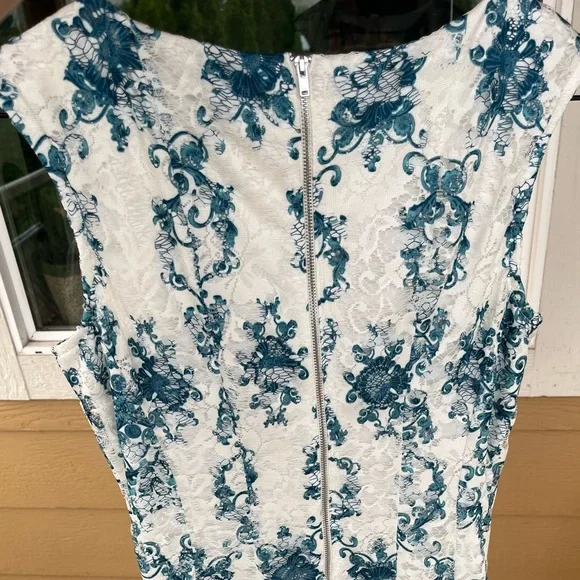 Sleeveless Danny & Nichole Dress - Picture 3 of 3